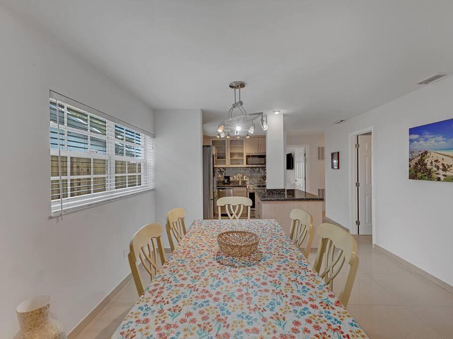 SuperVilla - Lakefront - Sunsets, Kayaks, Grill Fort Lauderdale Bagian luar foto