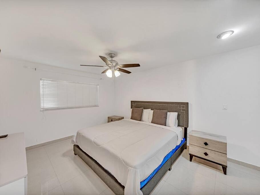 SuperVilla - Lakefront - Sunsets, Kayaks, Grill Fort Lauderdale Bagian luar foto