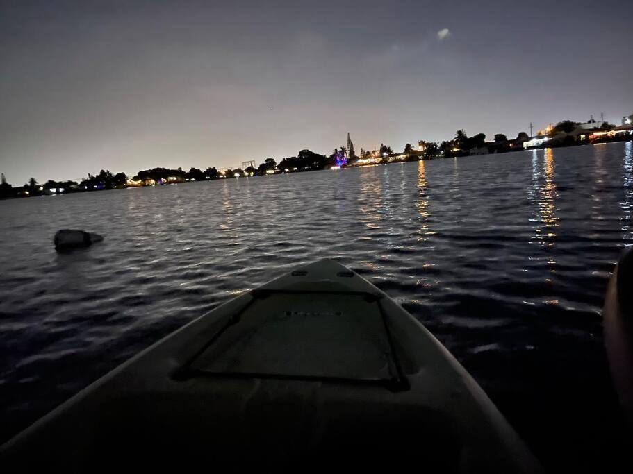 SuperVilla - Lakefront - Sunsets, Kayaks, Grill Fort Lauderdale Bagian luar foto