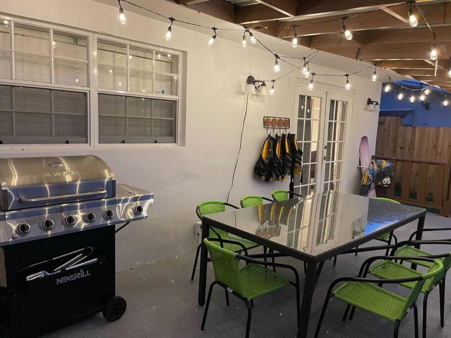 SuperVilla - Lakefront - Sunsets, Kayaks, Grill Fort Lauderdale Bagian luar foto