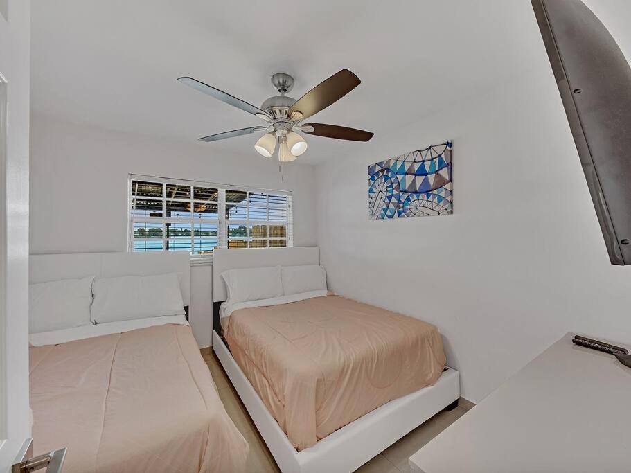 SuperVilla - Lakefront - Sunsets, Kayaks, Grill Fort Lauderdale Bagian luar foto
