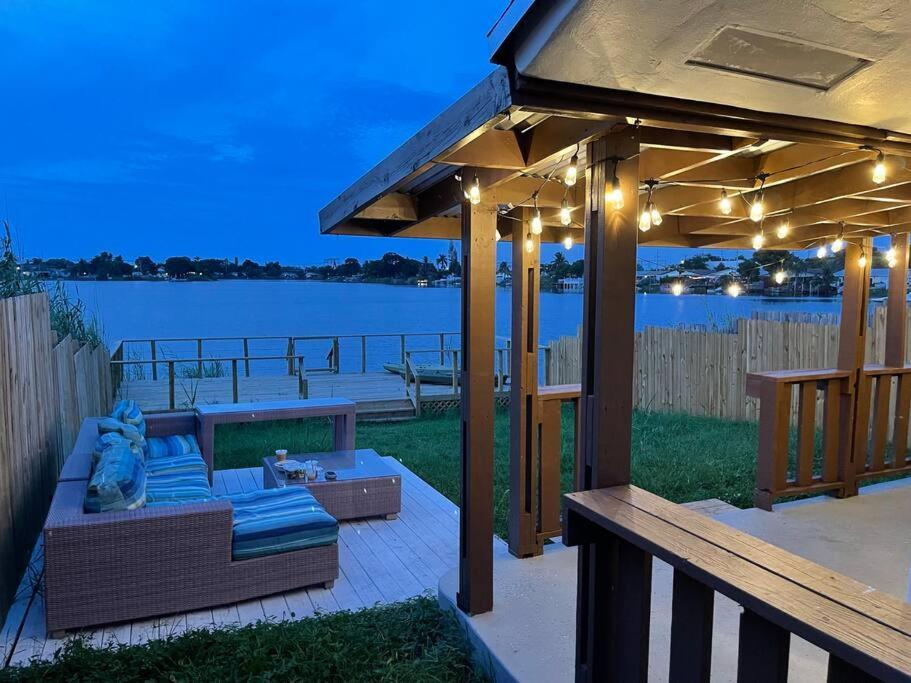 SuperVilla - Lakefront - Sunsets, Kayaks, Grill Fort Lauderdale Bagian luar foto