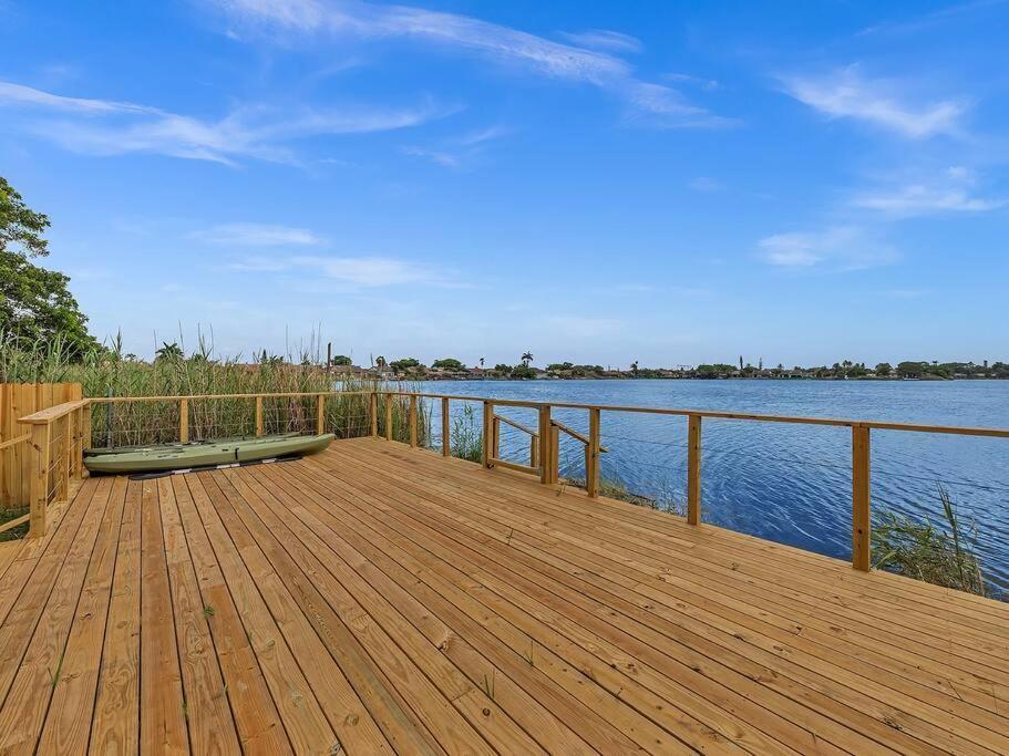 SuperVilla - Lakefront - Sunsets, Kayaks, Grill Fort Lauderdale Bagian luar foto