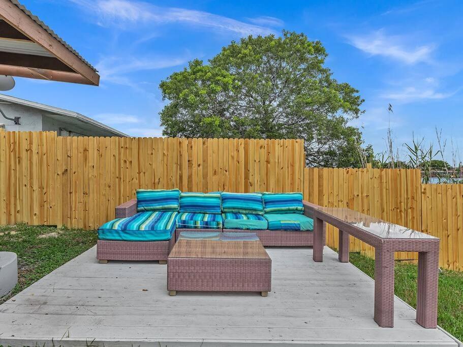 SuperVilla - Lakefront - Sunsets, Kayaks, Grill Fort Lauderdale Bagian luar foto