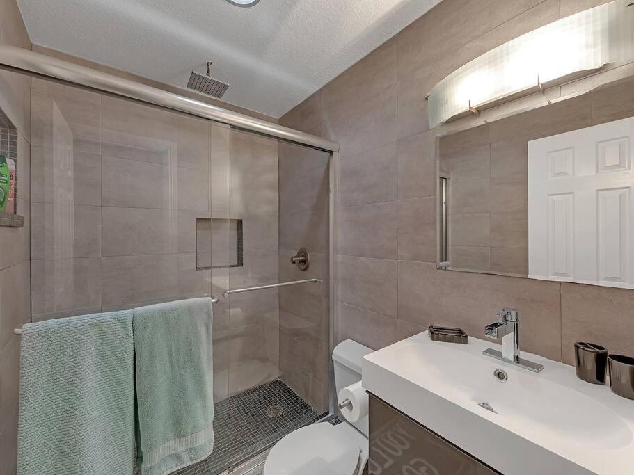 SuperVilla - Lakefront - Sunsets, Kayaks, Grill Fort Lauderdale Bagian luar foto