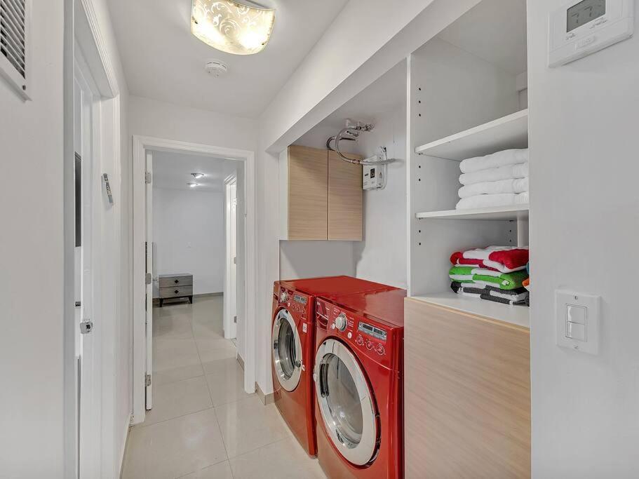 SuperVilla - Lakefront - Sunsets, Kayaks, Grill Fort Lauderdale Bagian luar foto