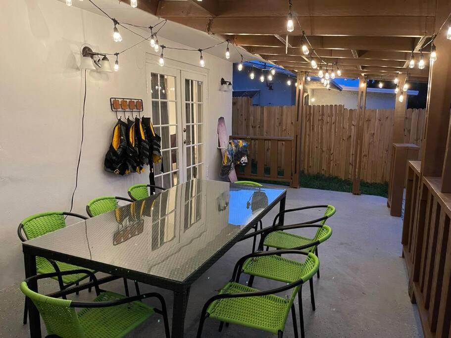SuperVilla - Lakefront - Sunsets, Kayaks, Grill Fort Lauderdale Bagian luar foto