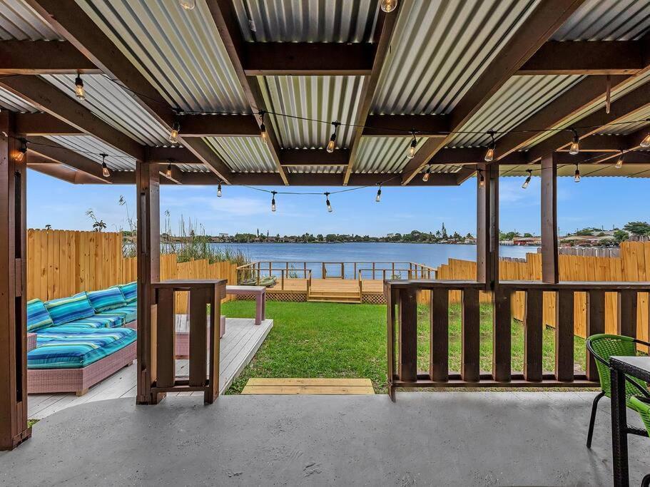 SuperVilla - Lakefront - Sunsets, Kayaks, Grill Fort Lauderdale Bagian luar foto