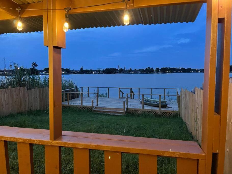 SuperVilla - Lakefront - Sunsets, Kayaks, Grill Fort Lauderdale Bagian luar foto
